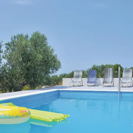 Tatil Evi Stratincica 83 With Outdoor Swimmingpool *