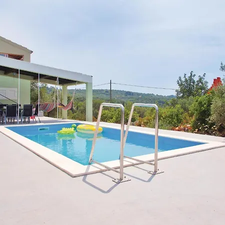 Stratincica 83 With Outdoor Swimmingpool Tatil Evi *