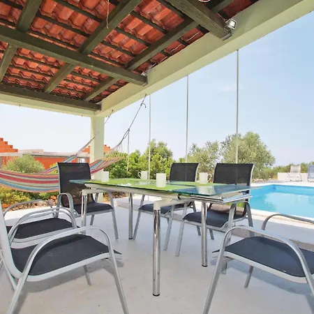 Stratincica 83 With Outdoor Swimmingpool Дом отдыха *