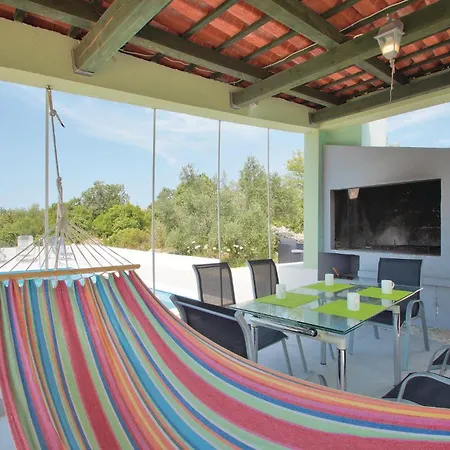 Holiday home Pet Friendly In Stratincica With Wifi *